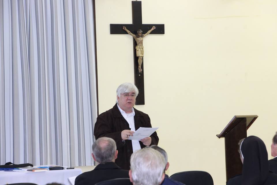 O Pároco Frei Paulo, participa de atualização com o clero de Blumenau